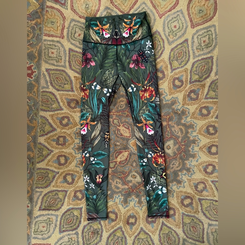 Yoga Democracy full length leggings size M in EUC, rain forest design